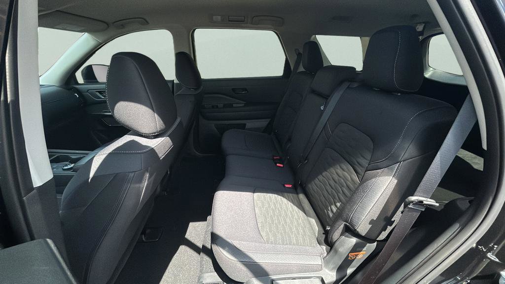 Used 2025 Nissan Pathfinder S AWD/4WD image 16