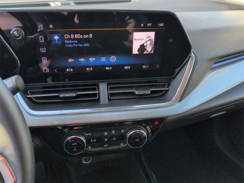 Used 2025 Chevrolet Trax LT w/ LT Convenience Package image 23