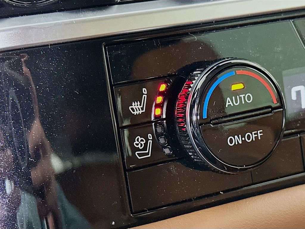 New 2025 Nissan Pathfinder Platinum w/ Black Appearance Package image 28