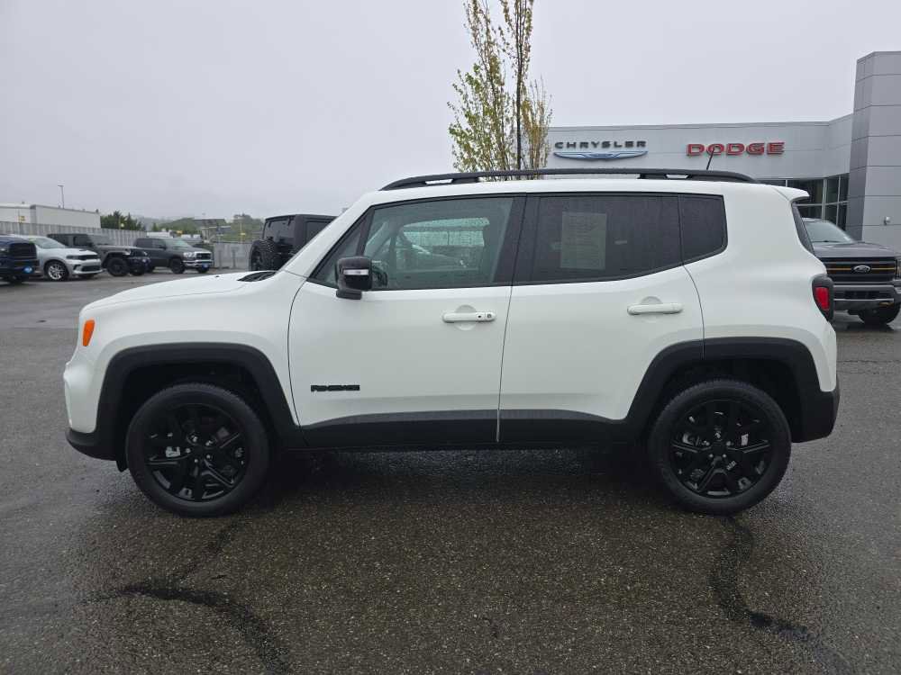 Used 2023 Jeep Renegade Altitude w/ Sun/Sound Group AWD/4WD image 2