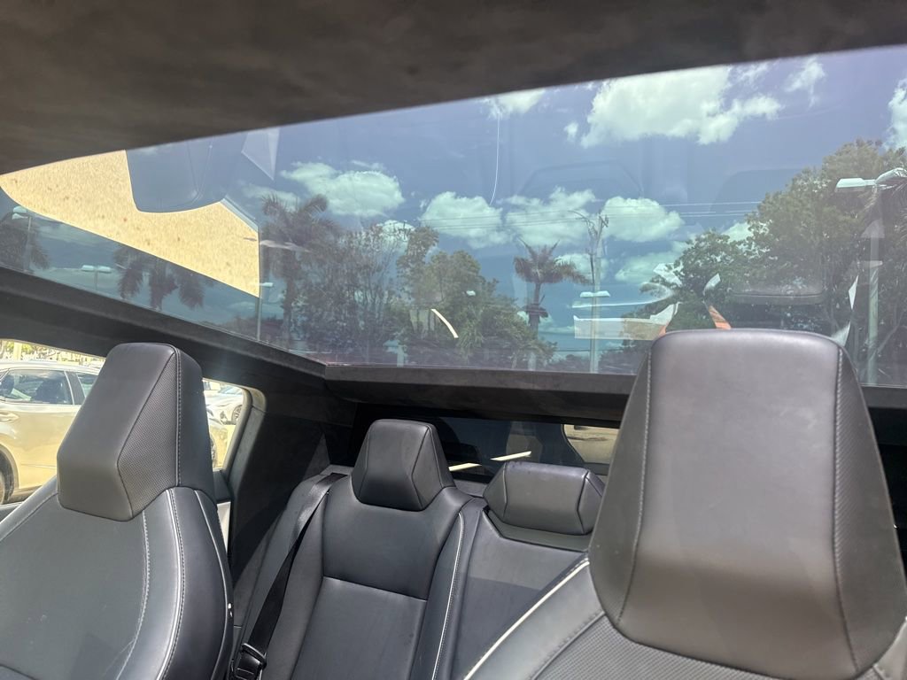 Used 2024 Tesla Cybertruck AWD Crew Cab image 11