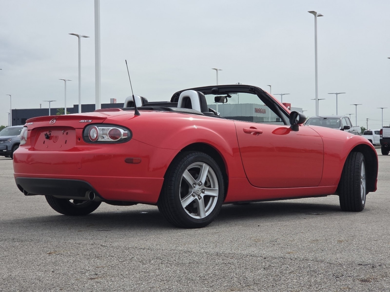 Used 2007 MAZDA MX-5 Miata Touring w/ Appearance Pkg RWD image 14
