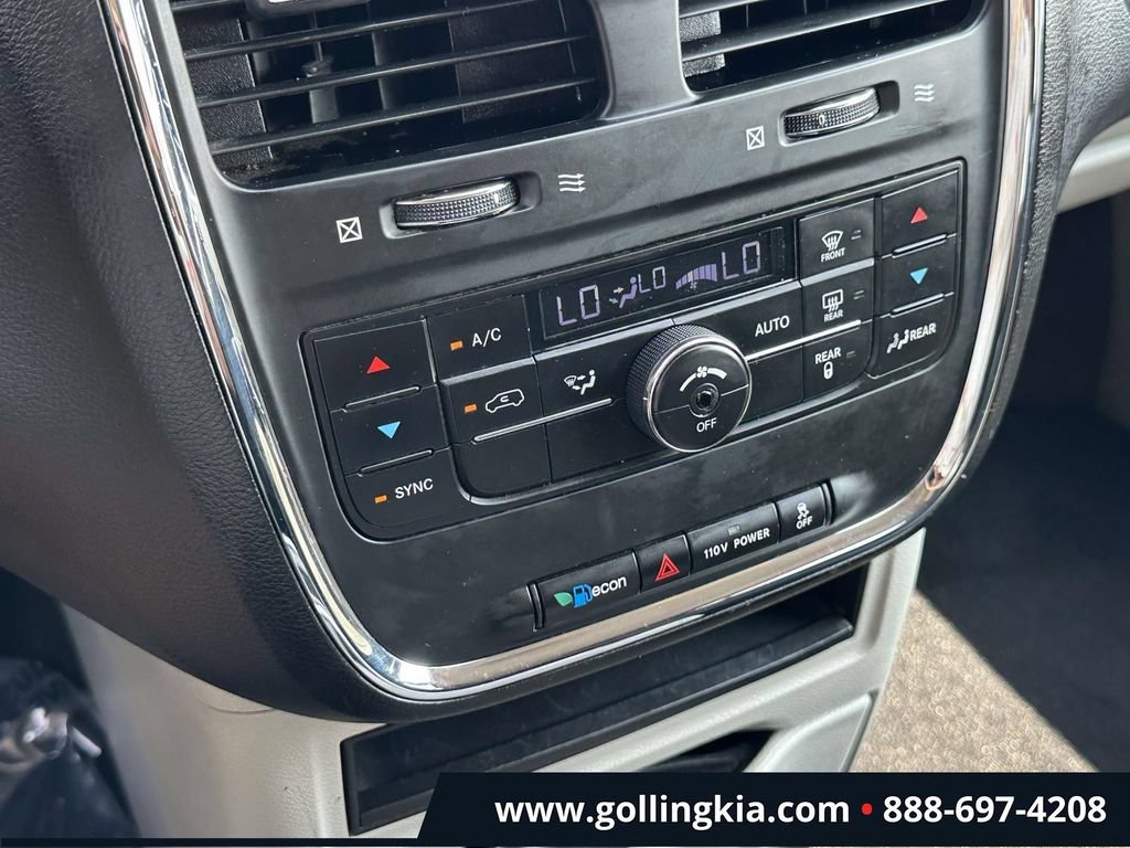 Used 2012 Chrysler Town & Country Touring FWD image 25