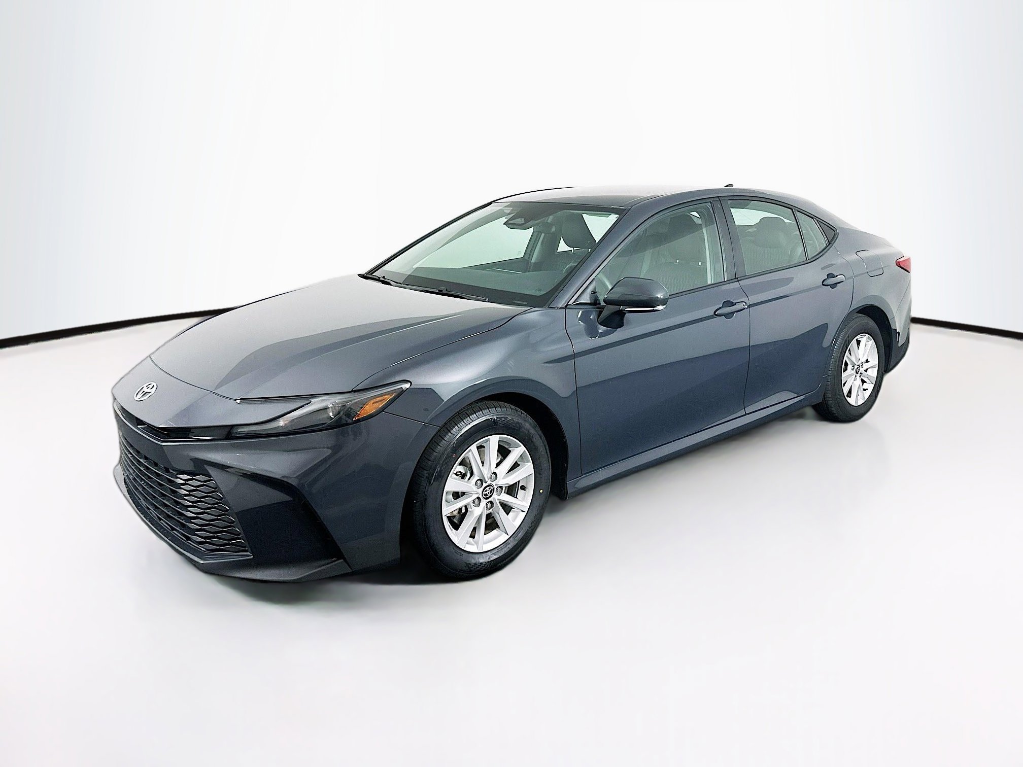 Used 2025 Toyota Camry LE image 3