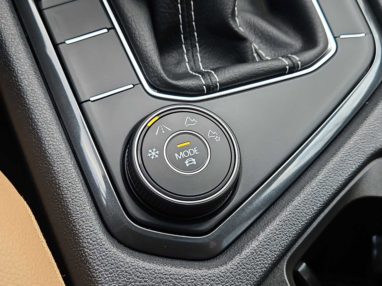 Certified 2023 Volkswagen Tiguan SE w/ Panoramic Sunroof Package image 17