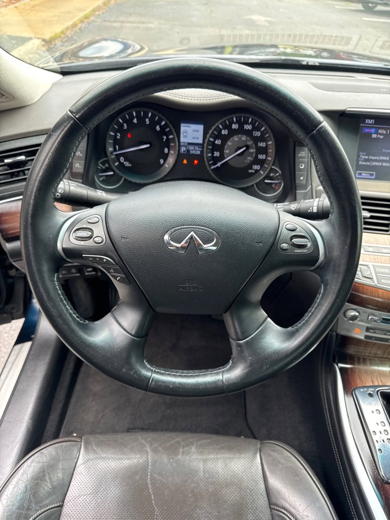 Used 2015 INFINITI Q70 L 3.7 w/ Deluxe Touring Package RWD image 9
