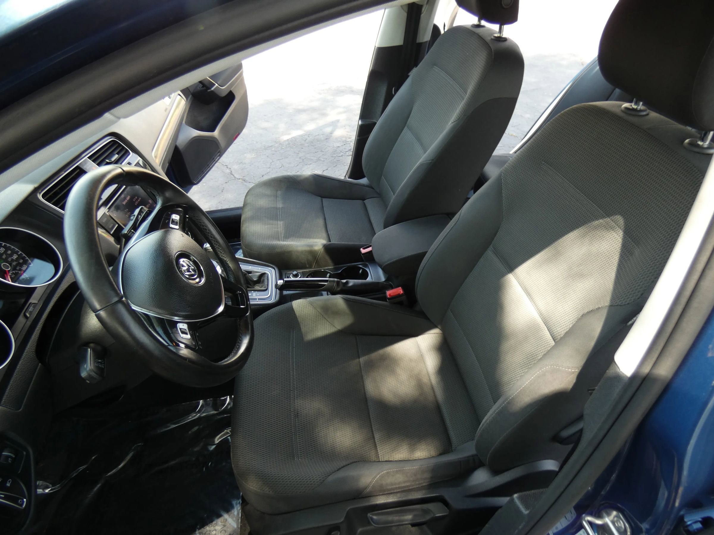 Used 2018 Volkswagen Golf S image 55