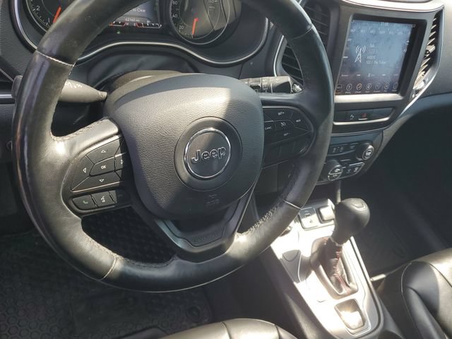 Used 2019 Jeep Cherokee Trailhawk w/ Comfort & Convenience Group AWD/4WD image 19