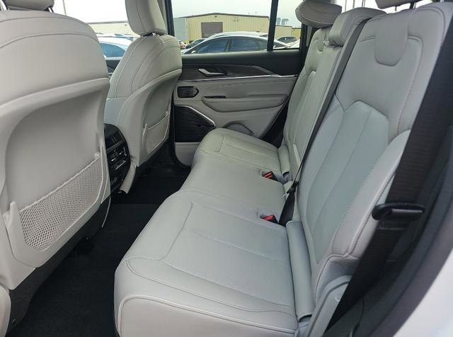 Used 2022 Jeep Grand Cherokee Overland image 13