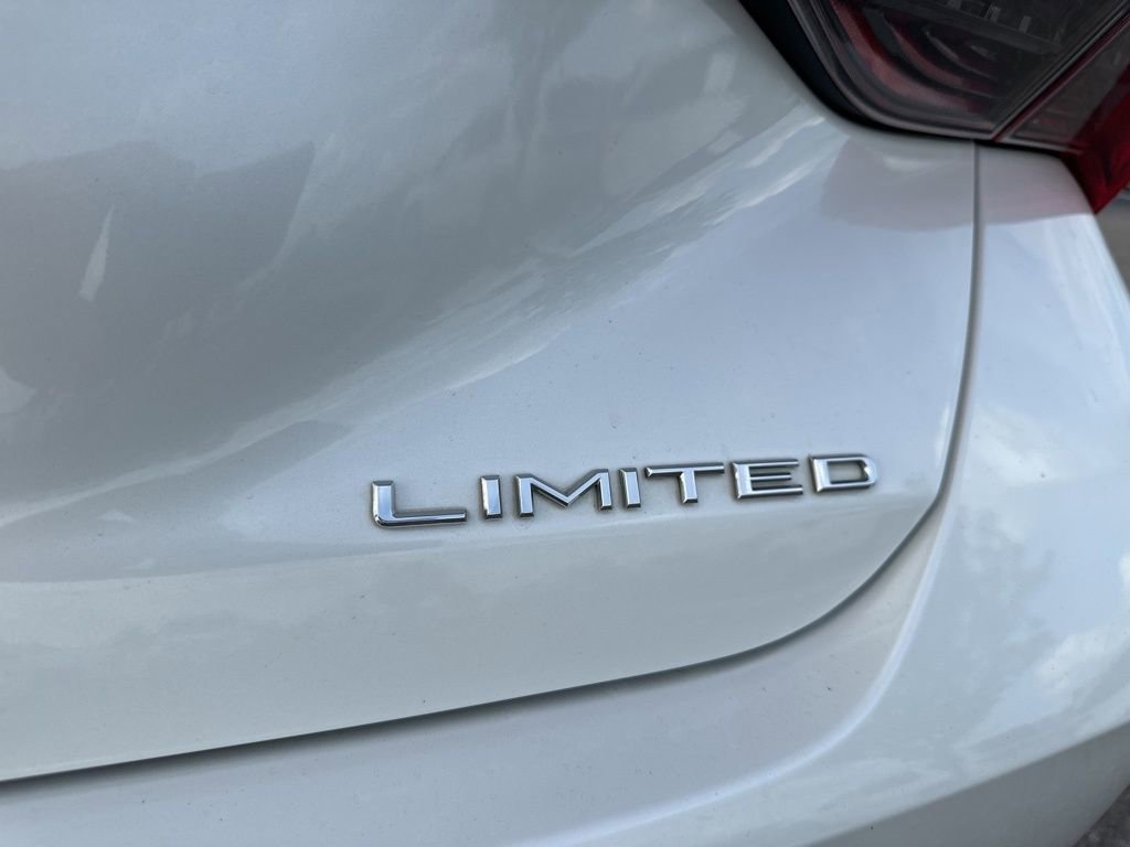 Used 2020 Toyota Avalon Limited w/ Advanced Safety Package FWD image 4