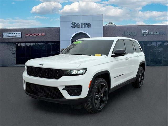 Used 2022 Jeep Grand Cherokee Altitude image 3