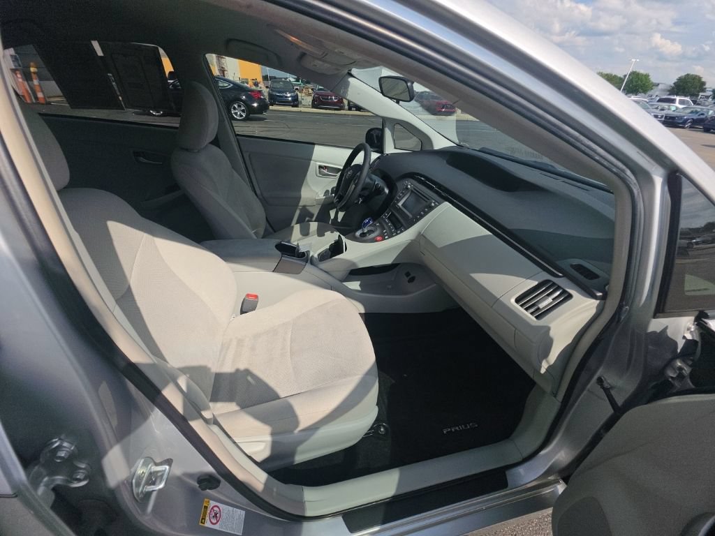 Used 2015 Toyota Prius Three FWD image 33