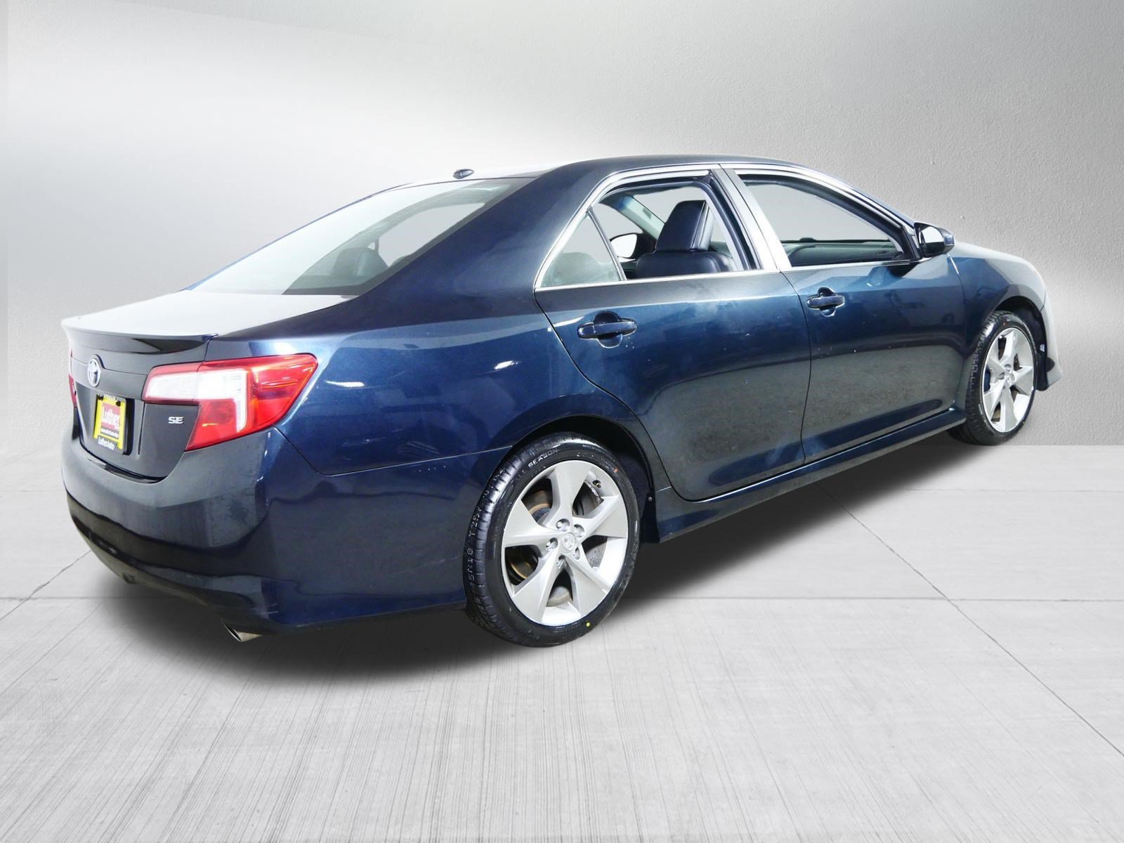 Used 2014 Toyota Camry SE FWD image 7