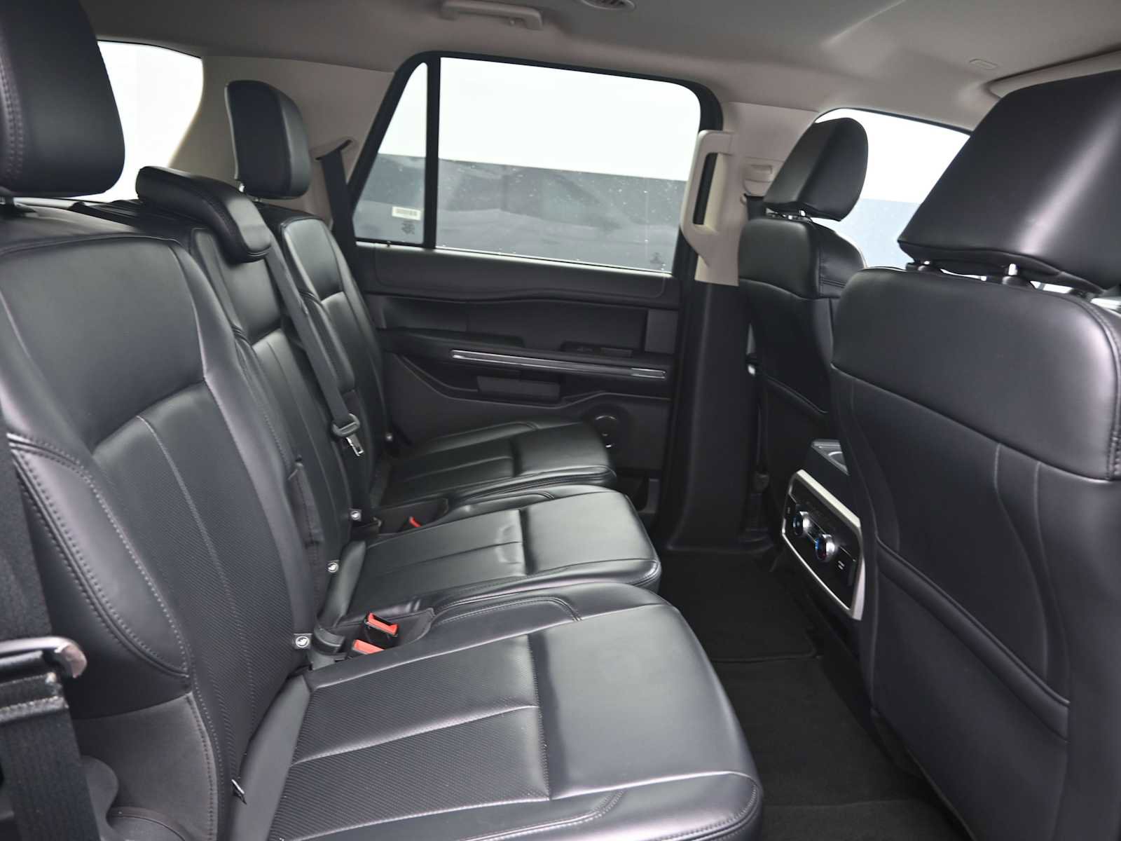 Used 2024 Ford Expedition XLT image 18