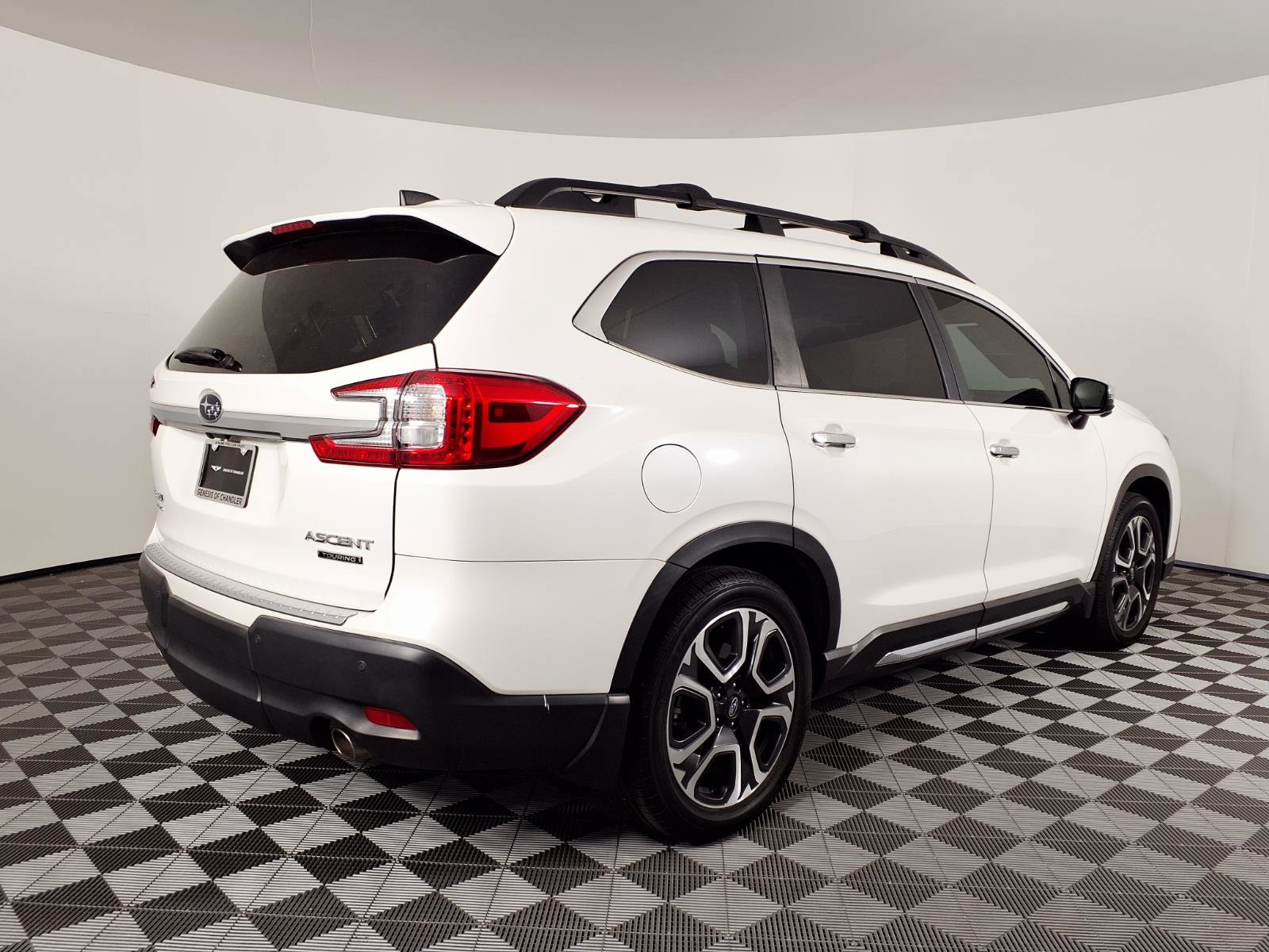 Used 2023 Subaru Ascent Touring AWD/4WD image 4
