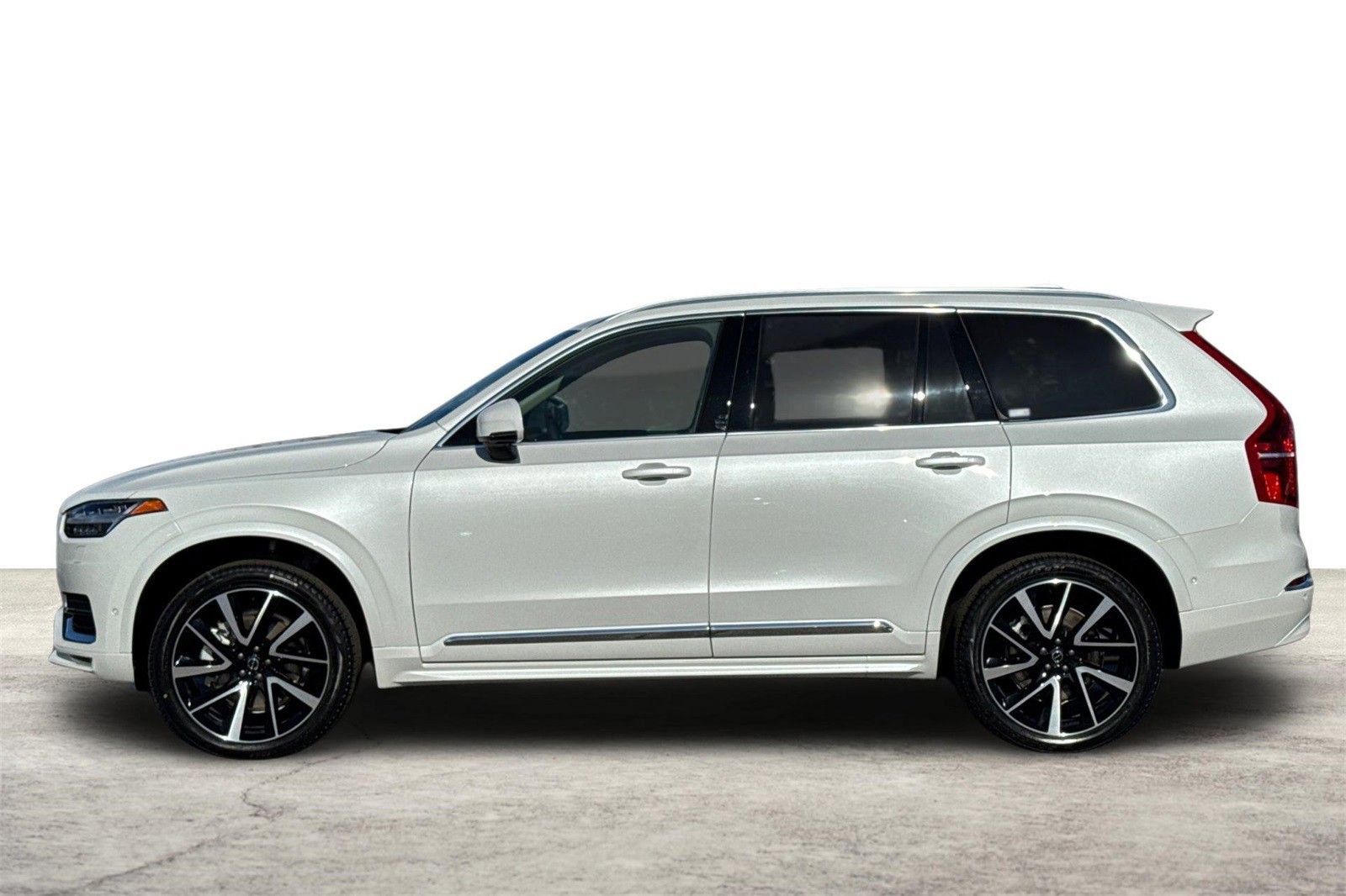 New 2025 Volvo XC90 B6 Plus w/ Protection Package Premier image 5