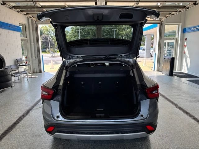 New 2026 Chevrolet Trax LT w/ Sunroof Package FWD image 11