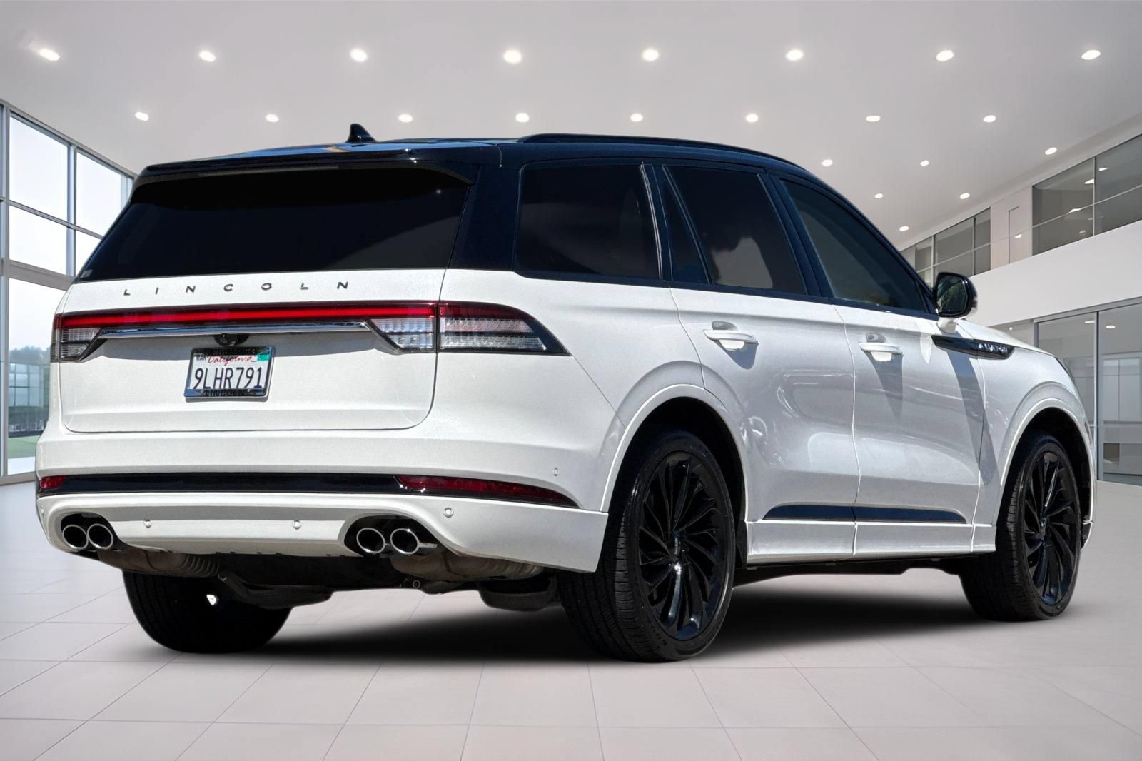 Certified 2023 Lincoln Aviator Black Label AWD/4WD image 4
