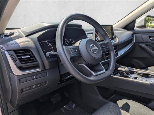 Used 2024 Nissan Rogue SV FWD image 10