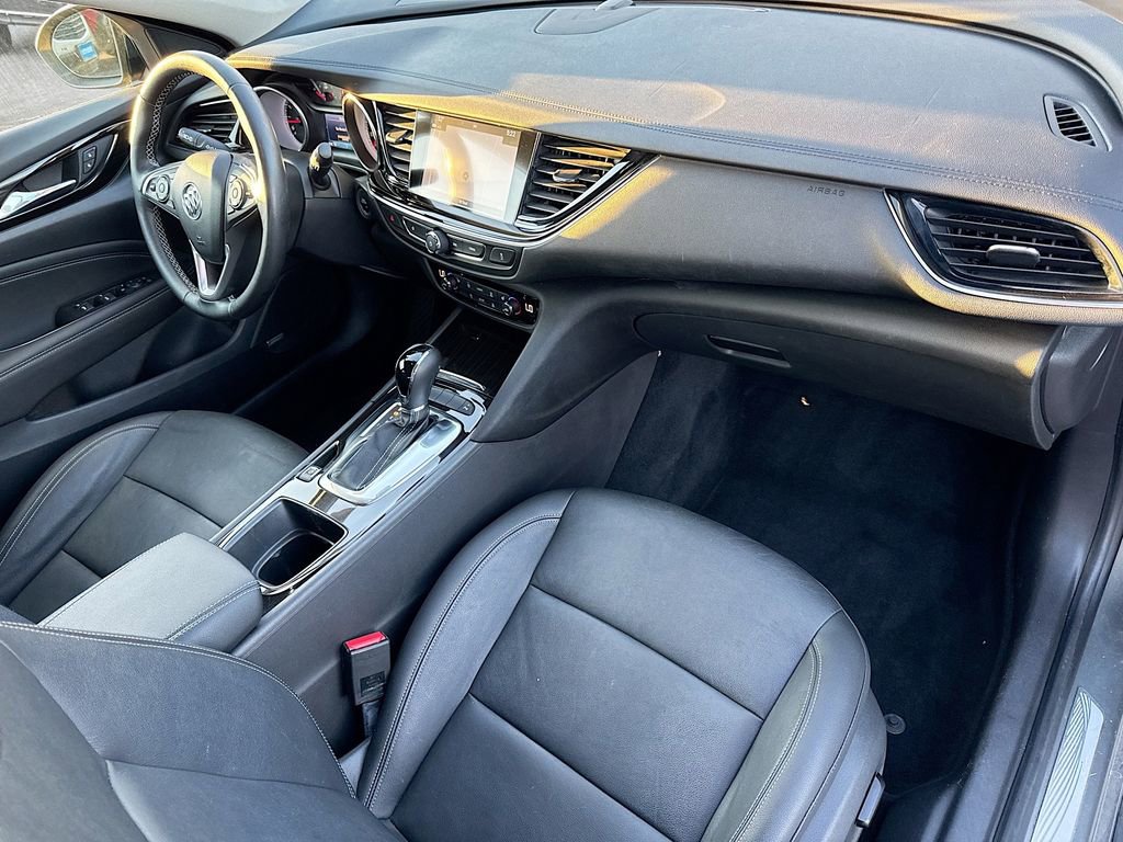 Used 2018 Buick Regal Essence w/ Driver Confidence Package #1 image 38