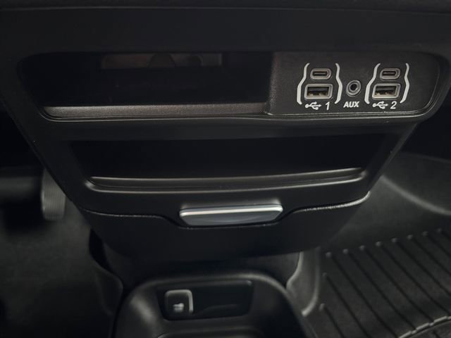 Used 2024 Chrysler Pacifica Touring image 22