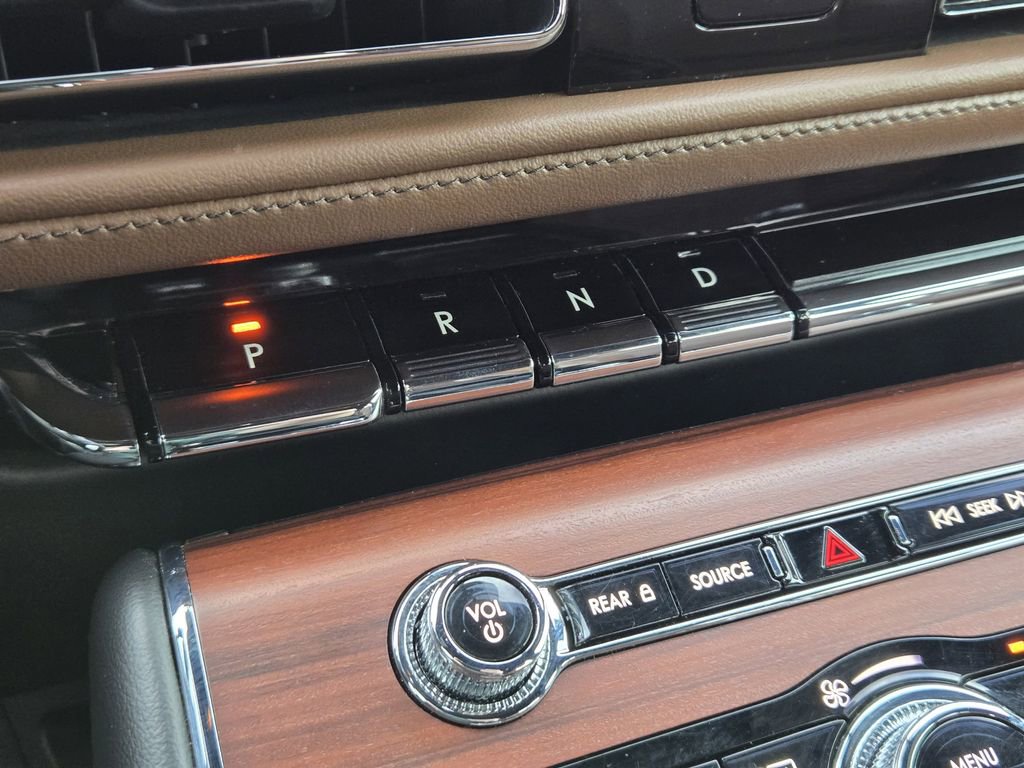 Used 2022 Lincoln Aviator Reserve w/ Equipment Group 201A image 12