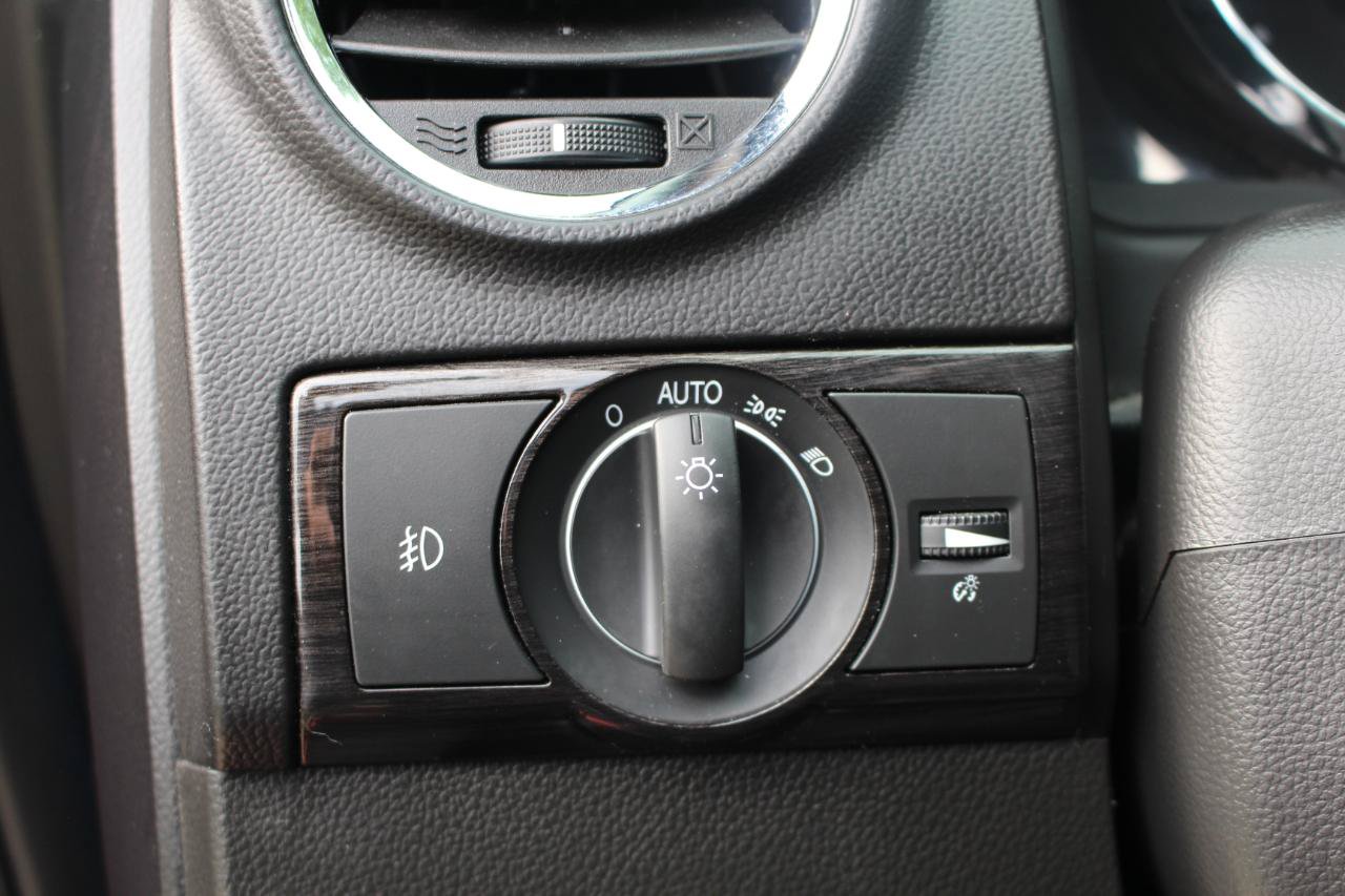 Used 2014 Chevrolet Captiva Sport LTZ FWD image 18