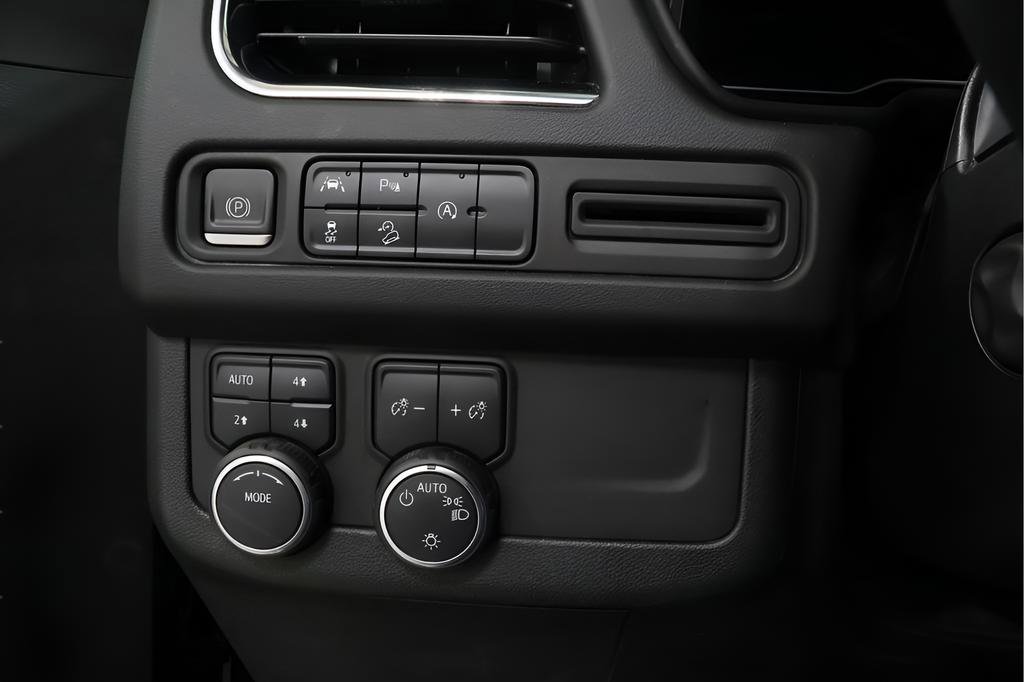 Used 2023 Chevrolet Suburban Premier AWD/4WD image 17