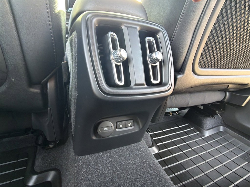 Used 2022 Volvo XC40 T5 R-Design w/ Advanced Package image 26