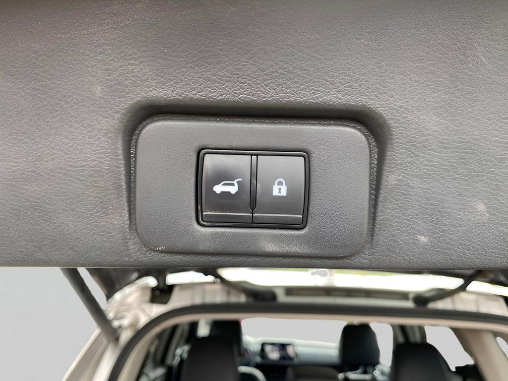 Used 2022 Nissan Rogue Platinum w/ Head-Up Display Package image 21