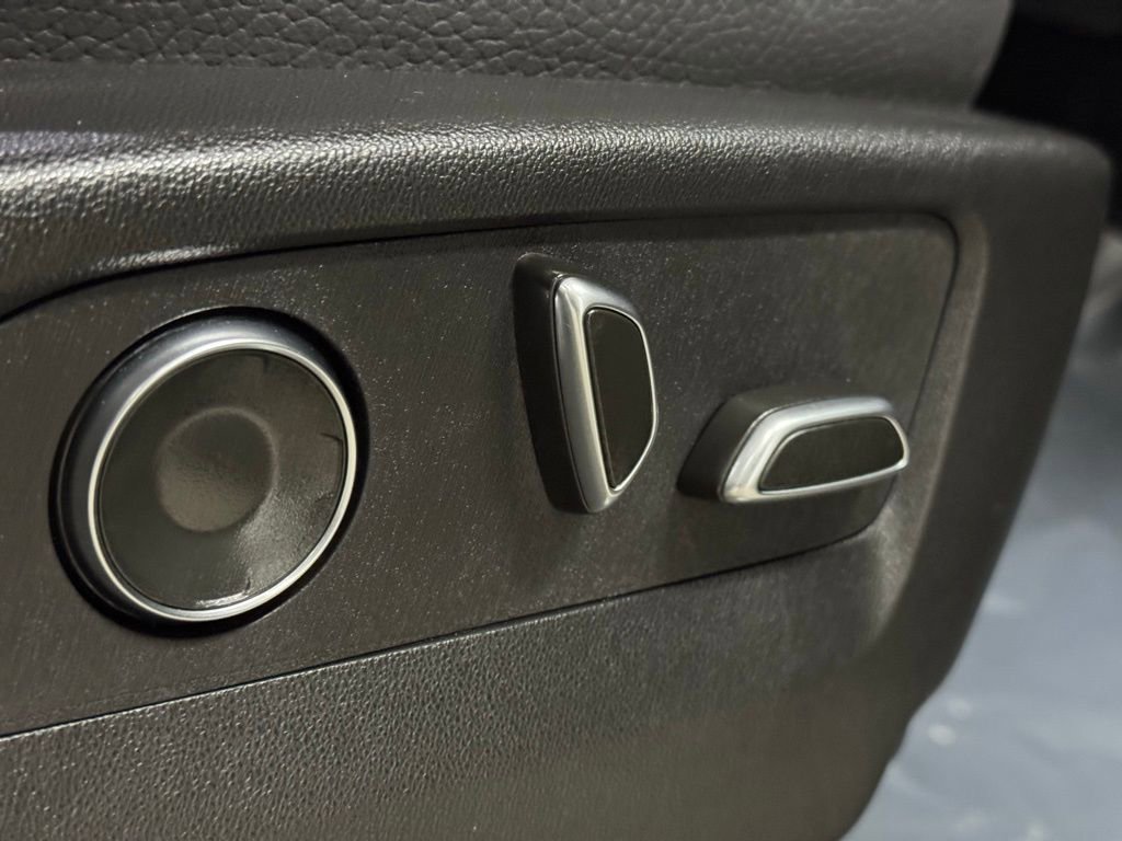 Certified 2024 GMC Yukon Denali image 38