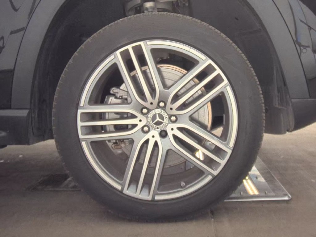 Used 2024 Mercedes-Benz GLS 450 4MATIC image 10
