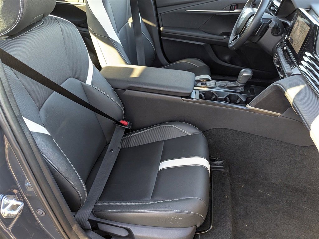 Used 2025 Toyota Camry SE image 37