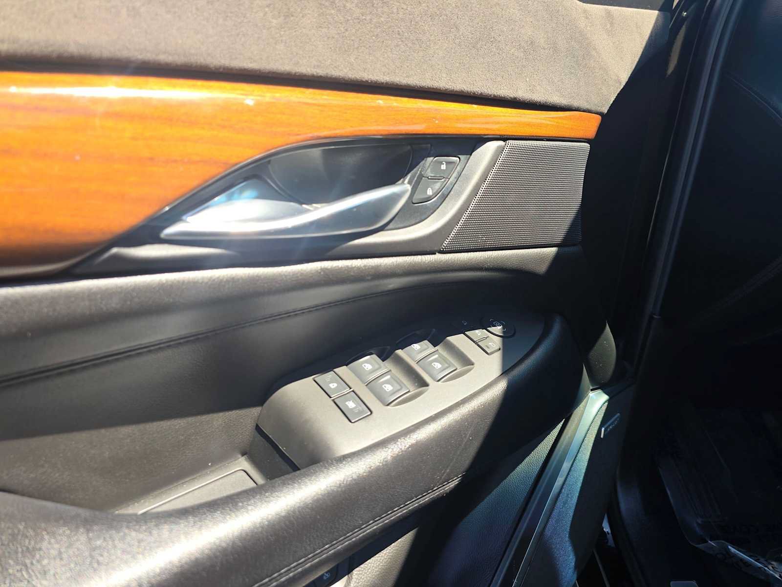 Used 2017 Cadillac Escalade Premium Luxury AWD/4WD image 22