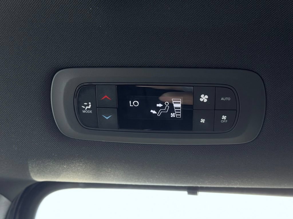 Certified 2025 Chrysler Pacifica Select FWD image 28