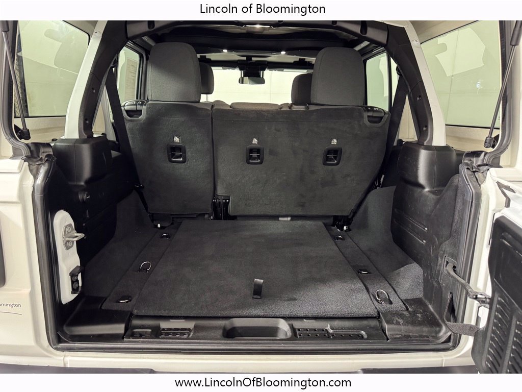 Used 2025 Jeep Wrangler Unlimited Sahara AWD/4WD image 14