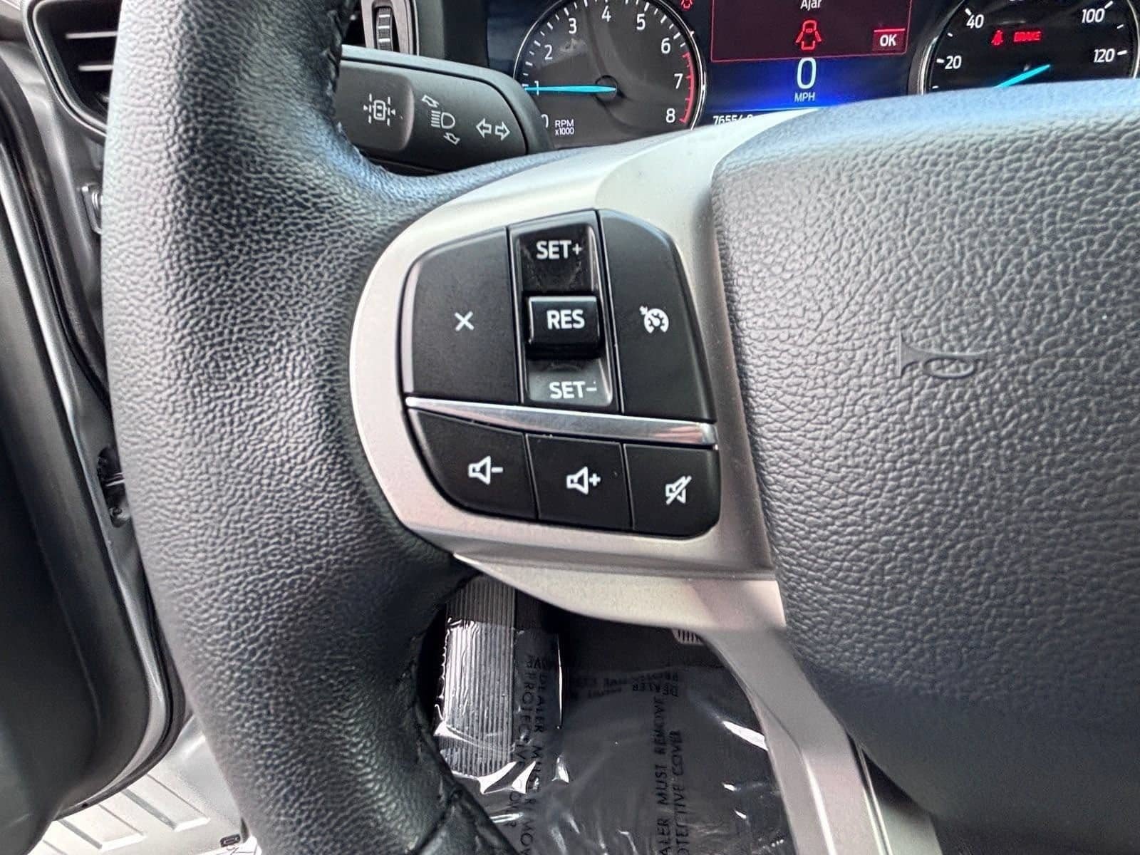 Used 2023 Ford Explorer XLT AWD/4WD image 25