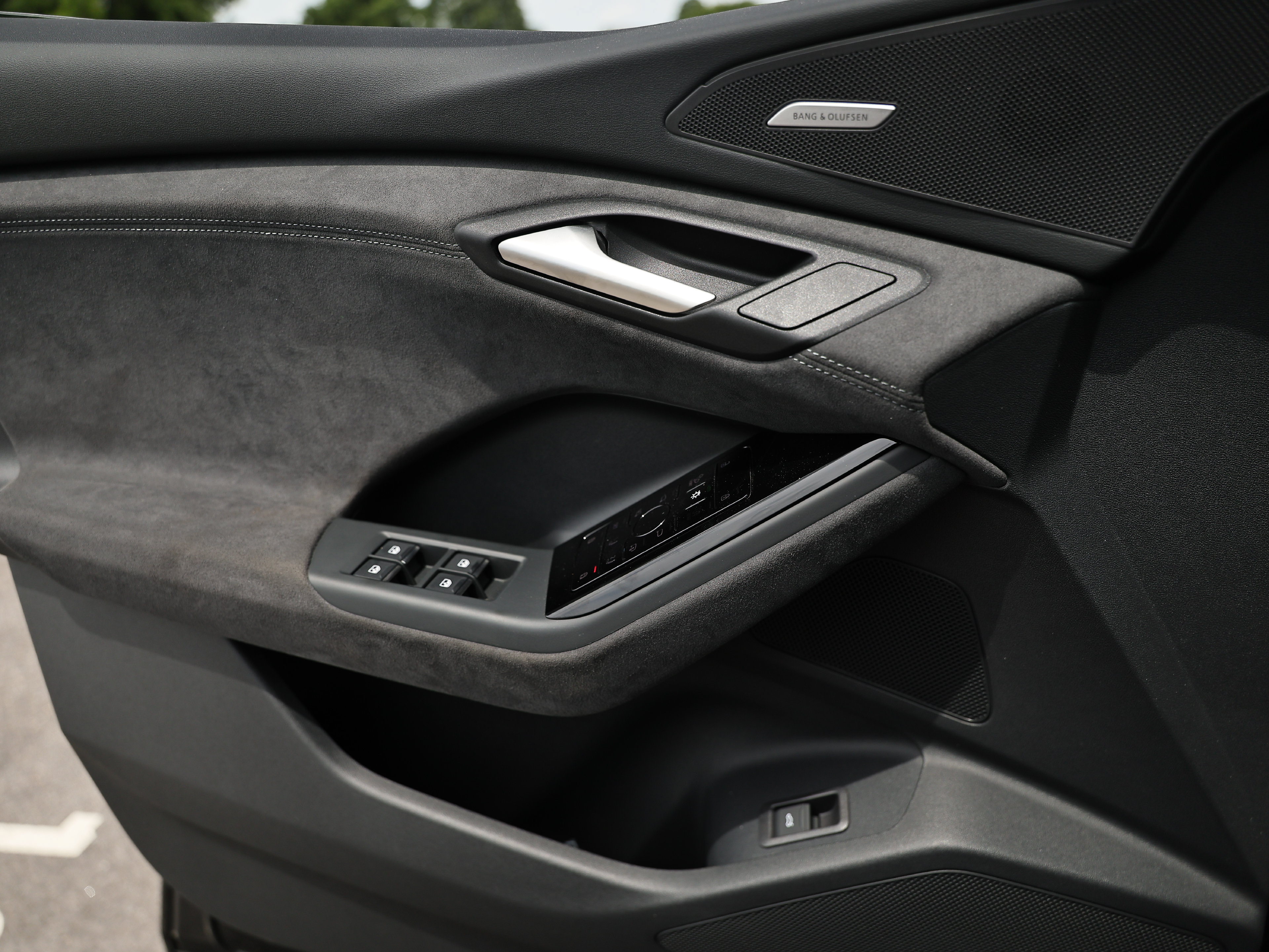 New 2027 Audi SQ6 e-tron Premium Plus AWD/4WD image 14