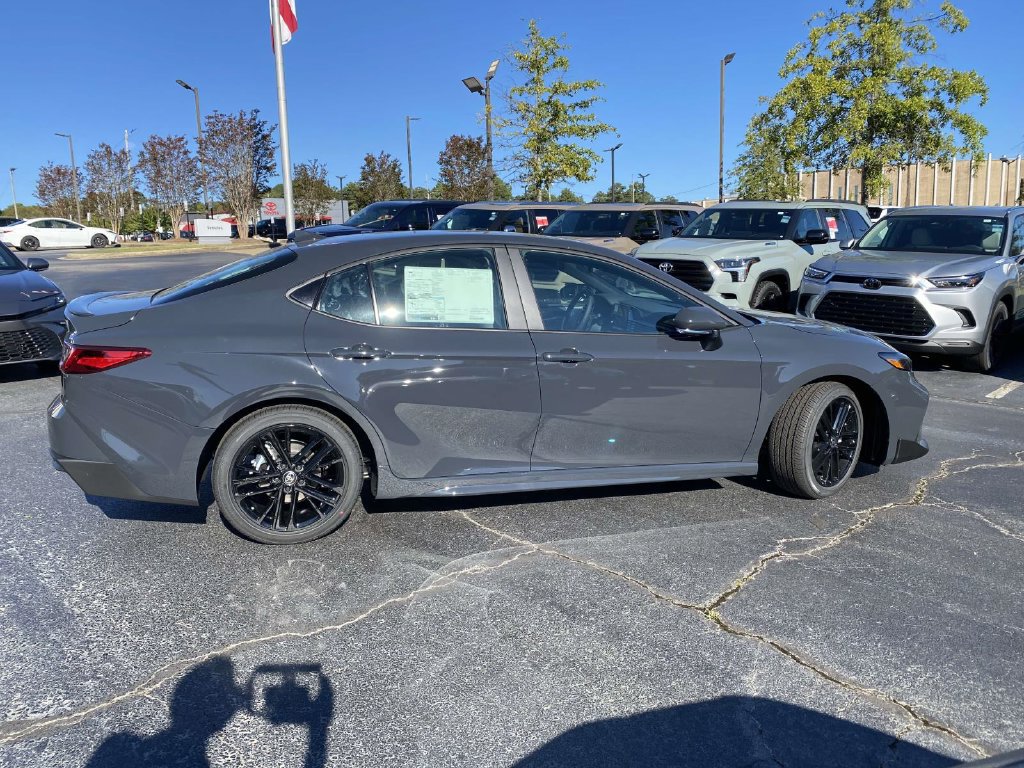 New 2026 Toyota Camry Hybrid FWD image 2