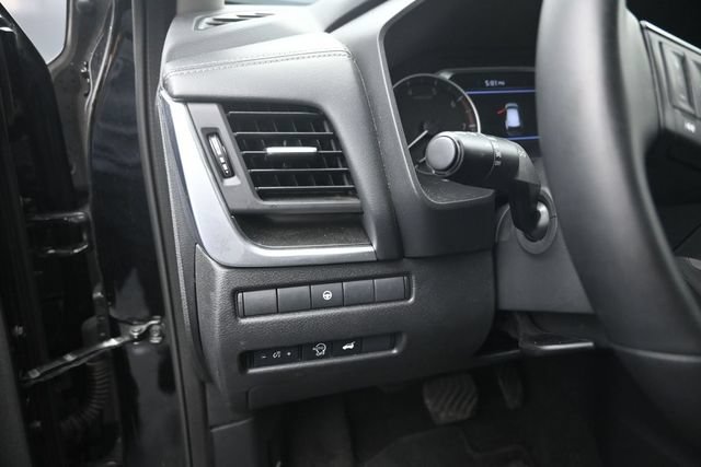 Used 2025 Nissan Rogue SV AWD/4WD image 19
