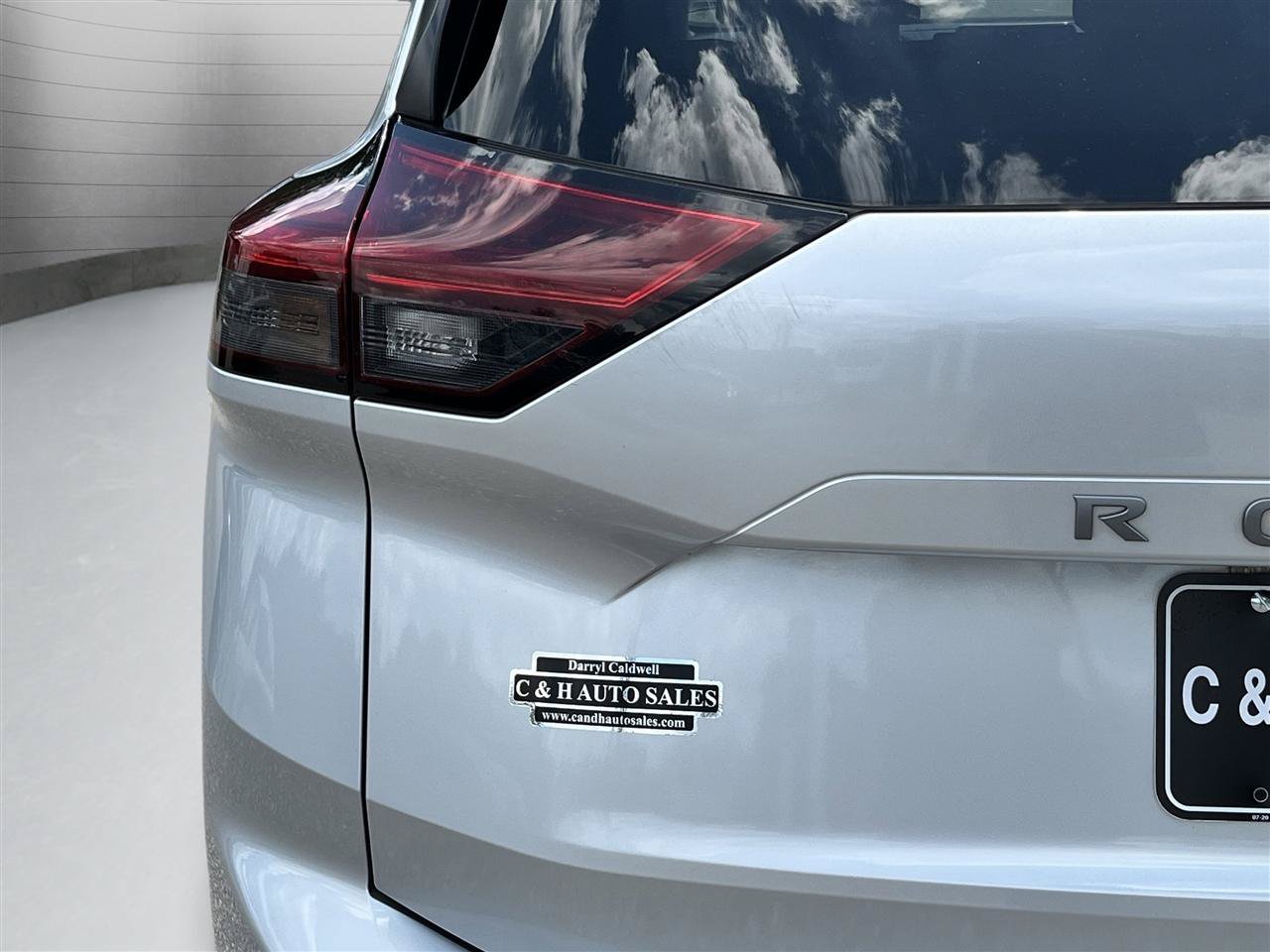 Used 2024 Nissan Rogue SV FWD image 9