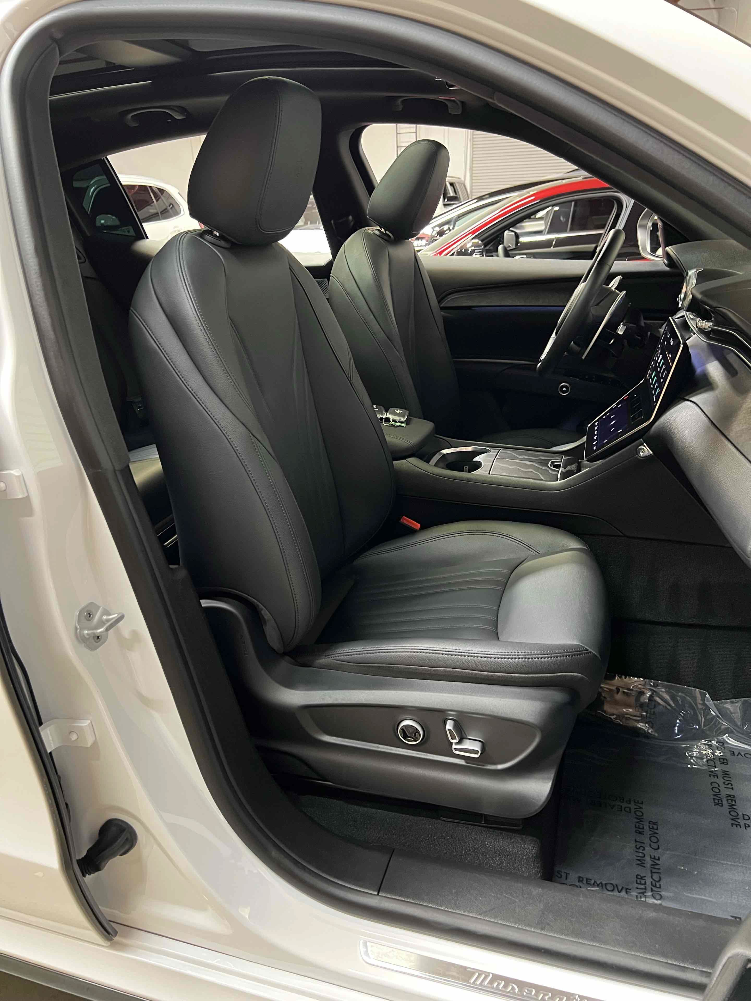 Used 2023 Maserati Grecale Modena AWD/4WD image 29