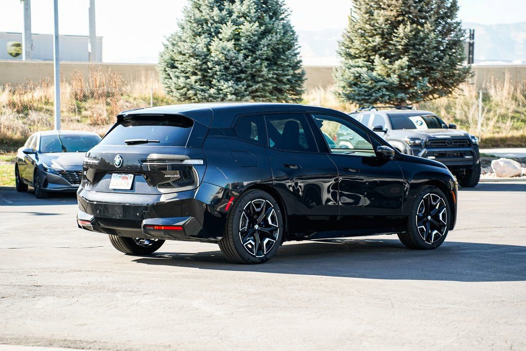 Used 2025 BMW iX xDrive50 w/ Premium Package image 5