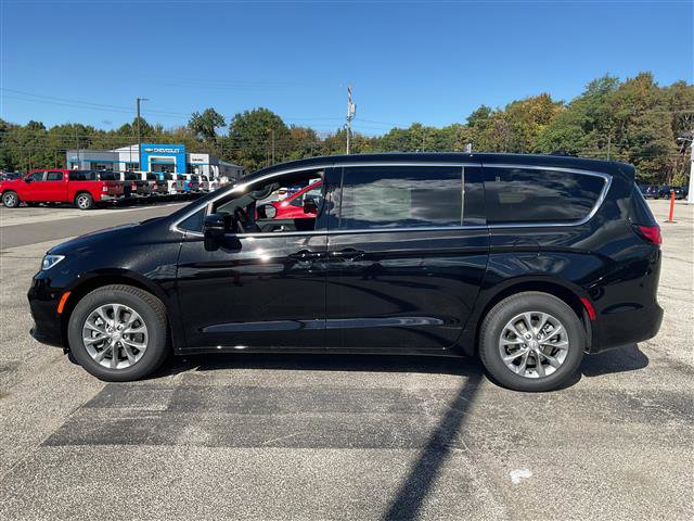 New 2026 Chrysler Pacifica Select image 4