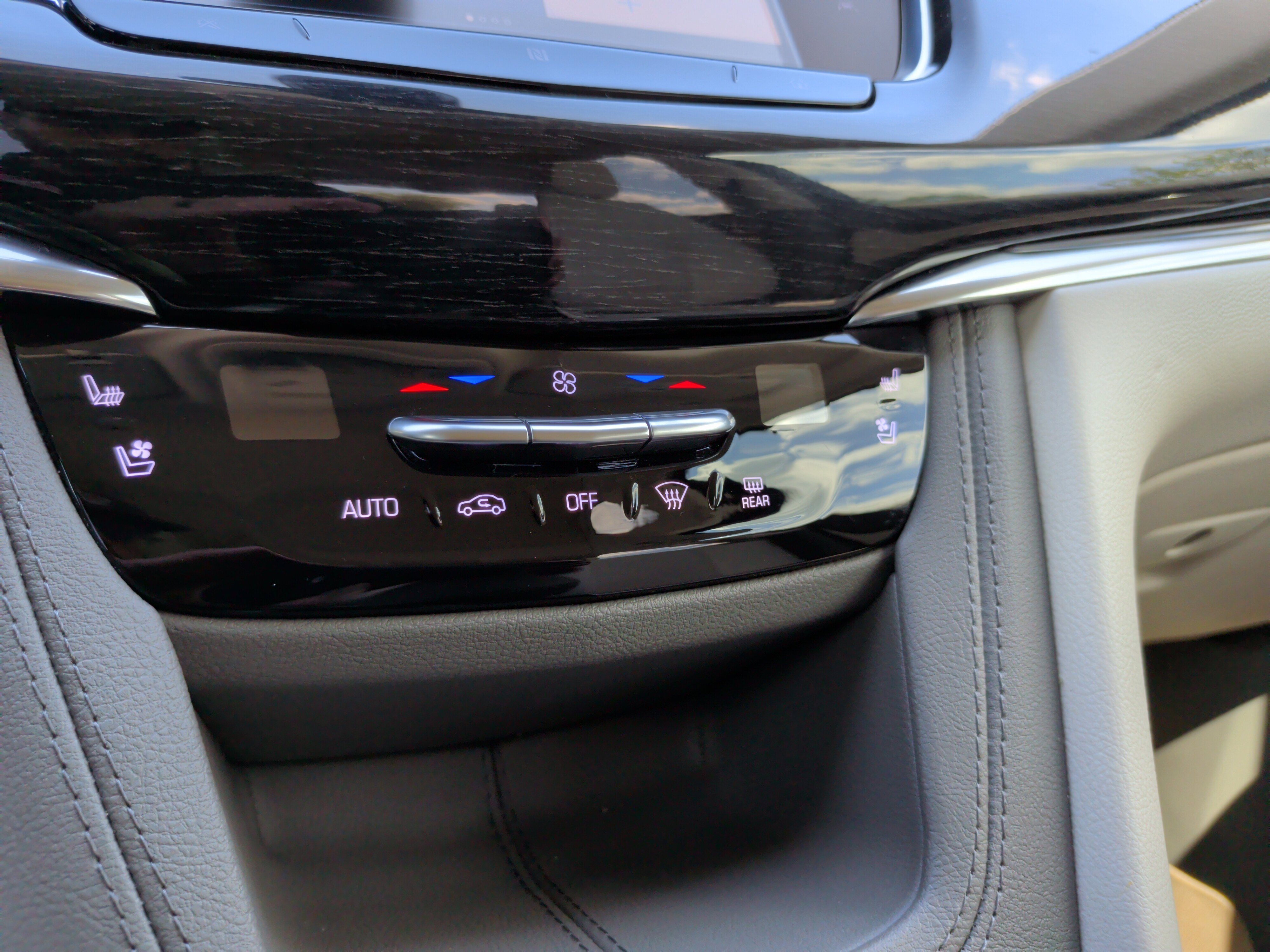 Used 2020 Cadillac XT6 Premium Luxury FWD image 20