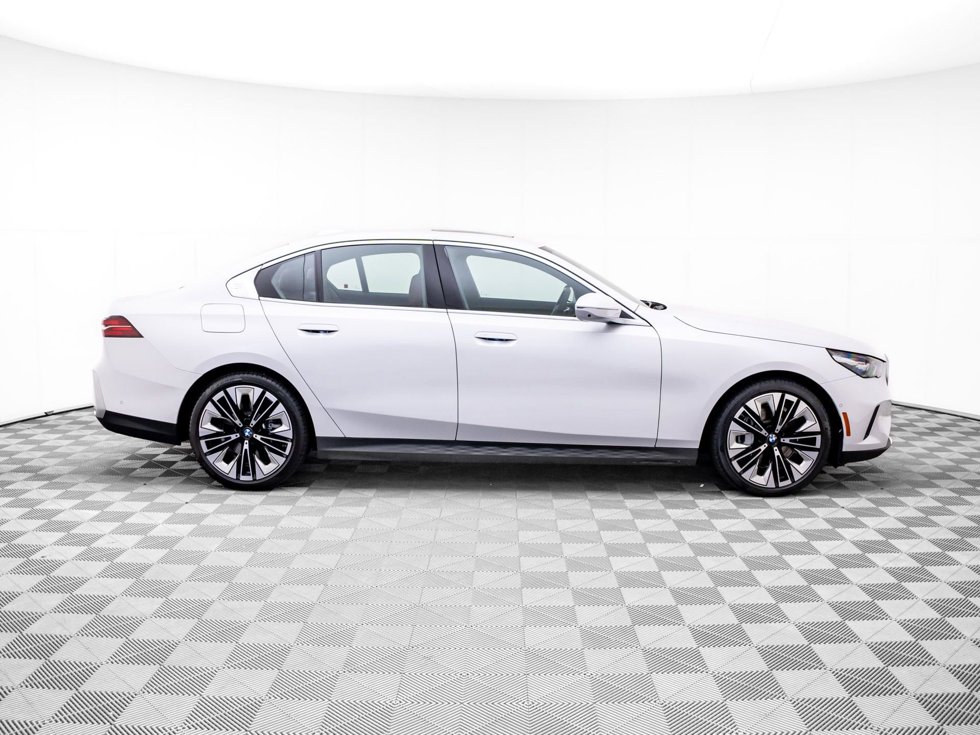 Certified 2026 BMW 540i xDrive image 8