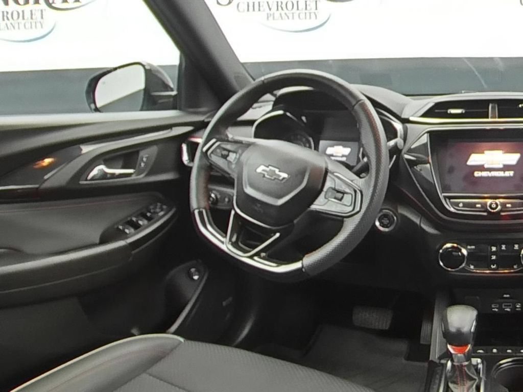Used 2023 Chevrolet TrailBlazer RS w/ Sun and Liftgate Package FWD image 16