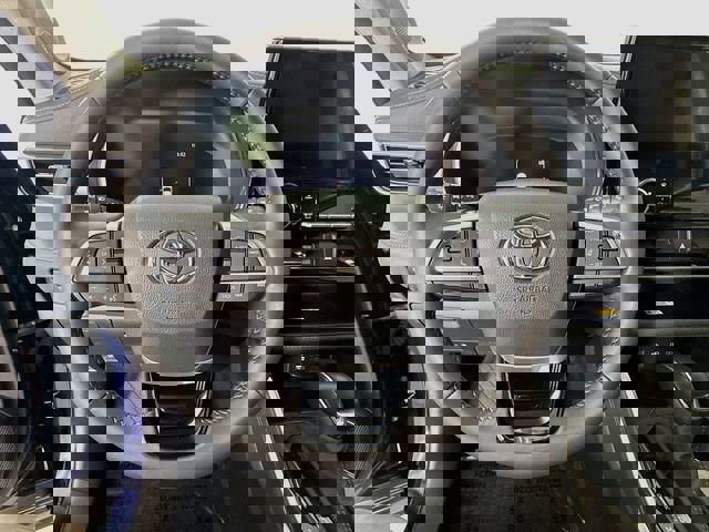 Used 2024 Toyota Highlander Platinum FWD image 11