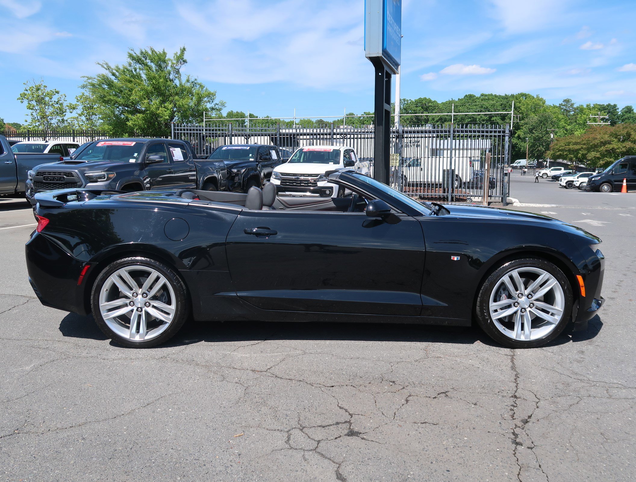 Used 2017 Chevrolet Camaro SS RWD image 11