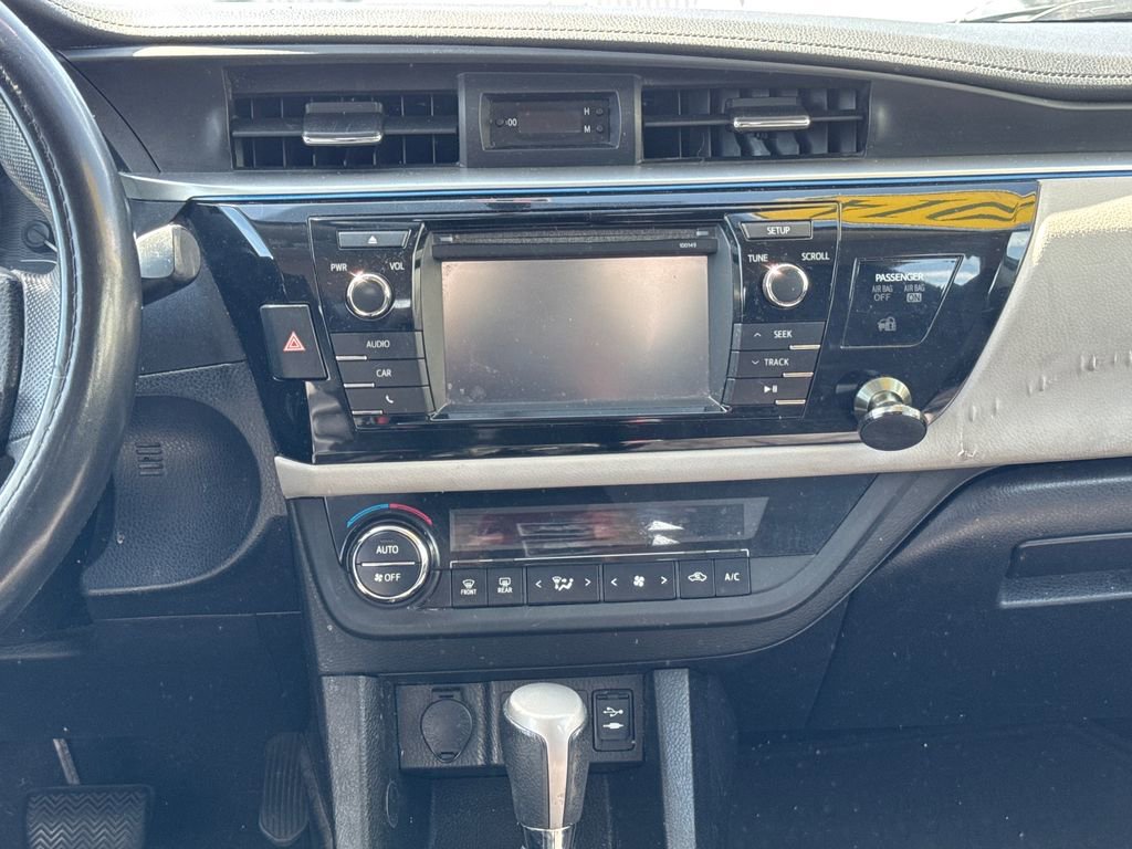 Used 2014 Toyota Corolla LE FWD image 18